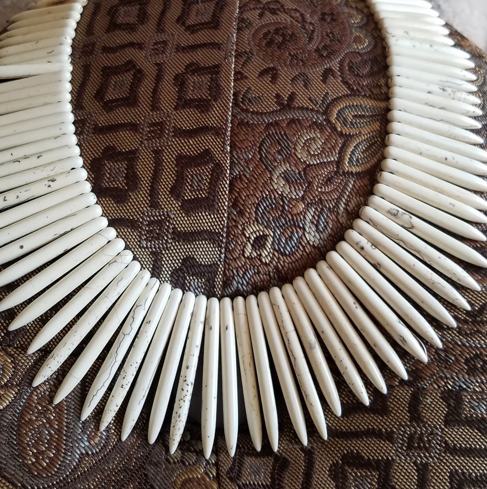 Mad Jewels Cream Spiked Necklace